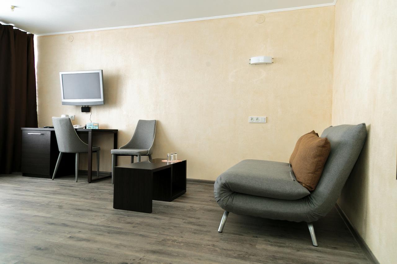 Tourist Hotel Charkiv Esterno foto