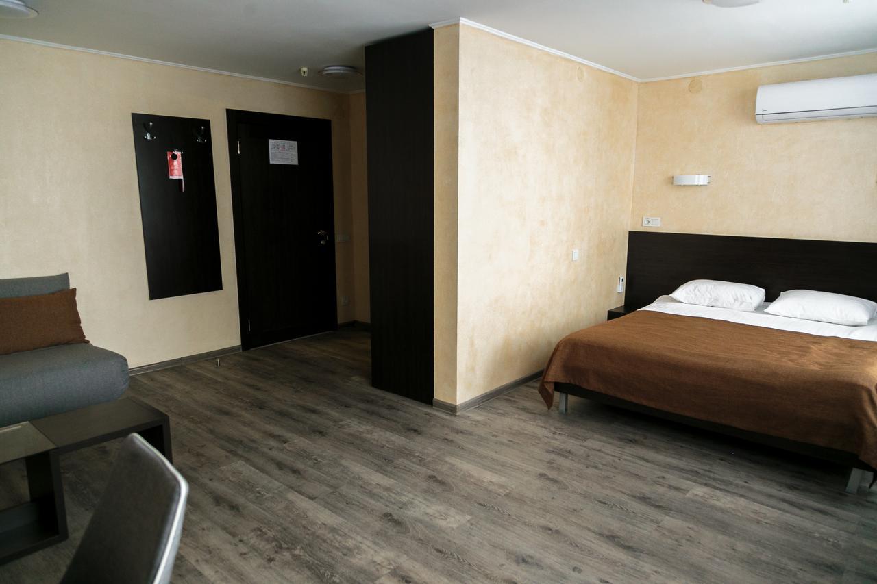 Tourist Hotel Charkiv Esterno foto