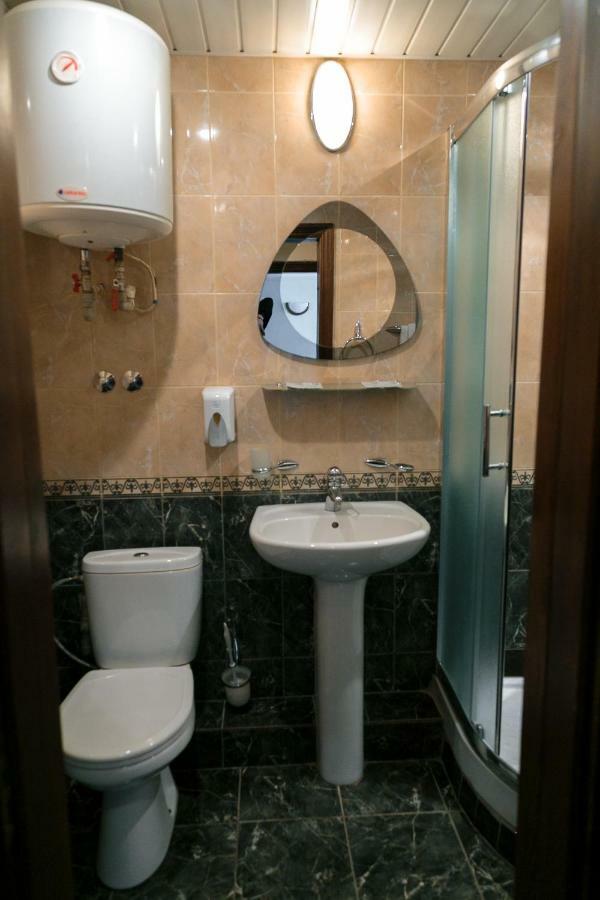 Tourist Hotel Charkiv Esterno foto
