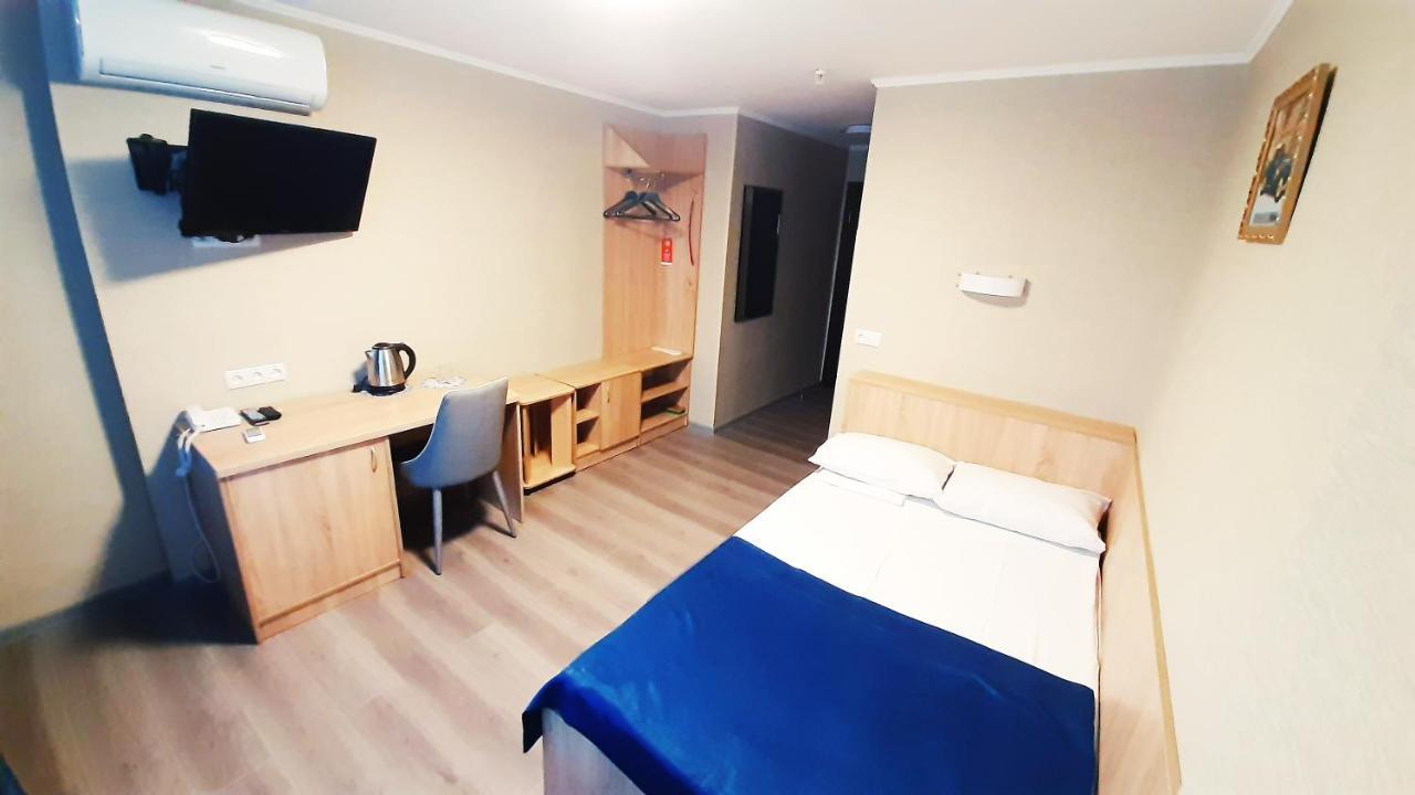 Tourist Hotel Charkiv Esterno foto