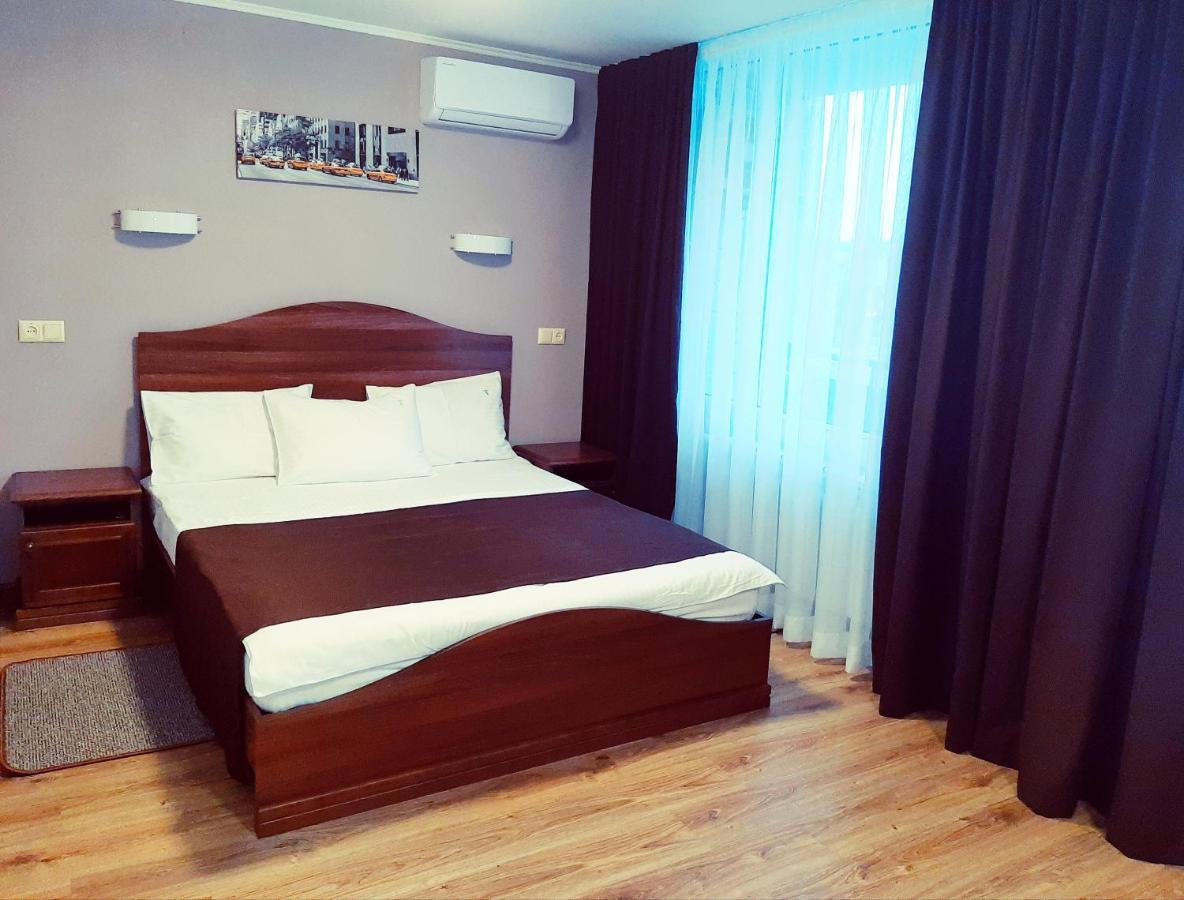 Tourist Hotel Charkiv Esterno foto