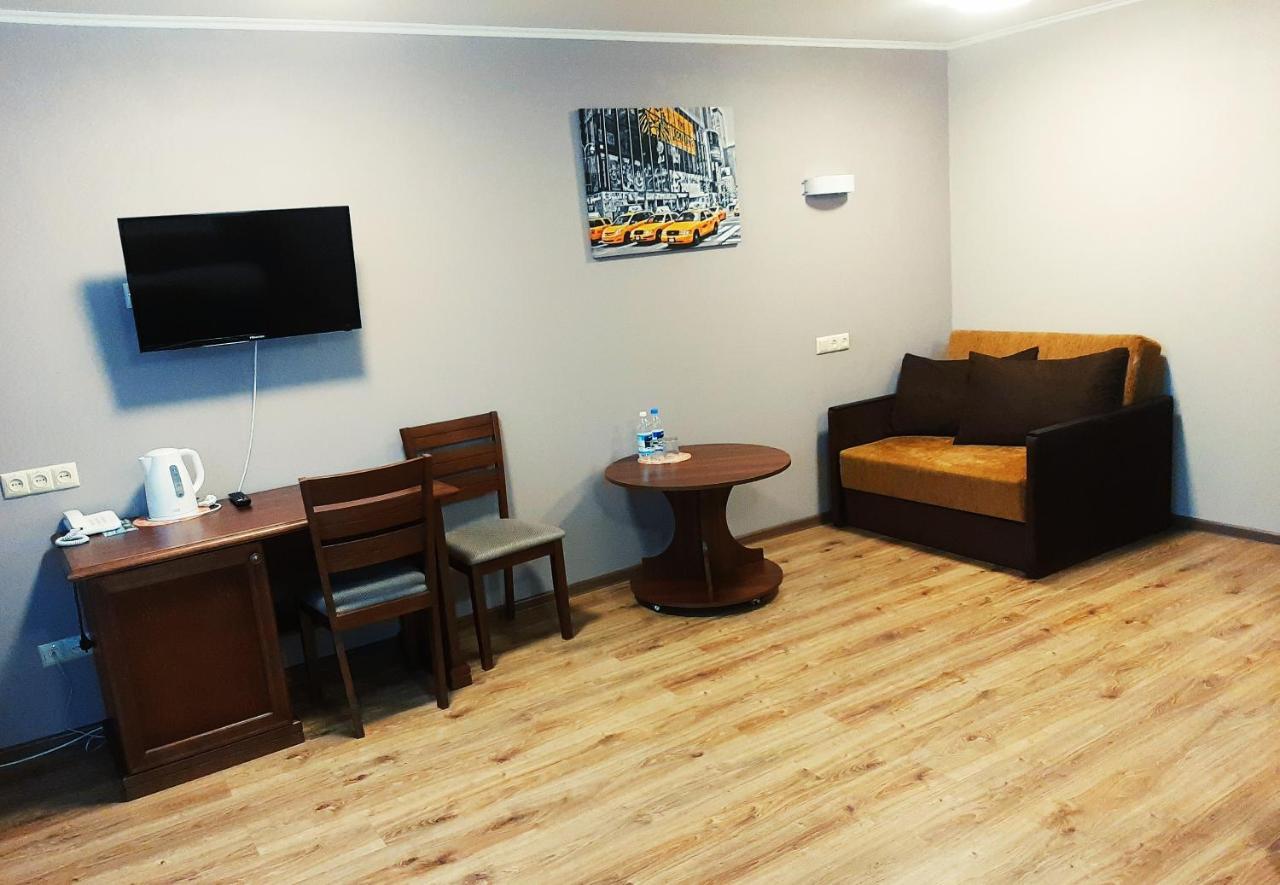 Tourist Hotel Charkiv Esterno foto