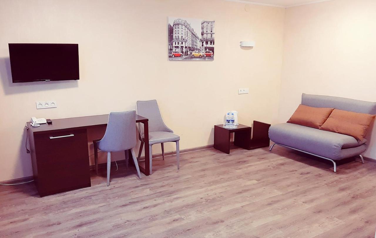 Tourist Hotel Charkiv Esterno foto