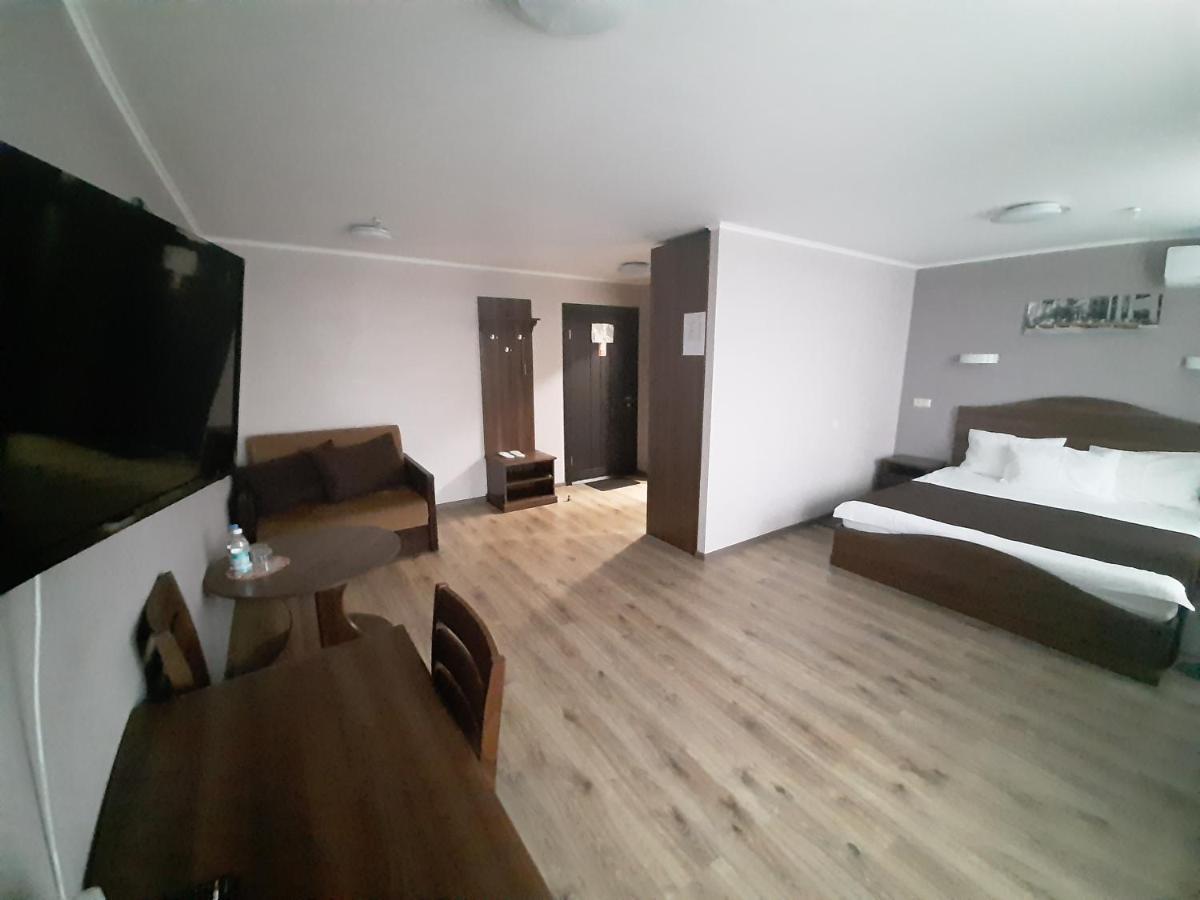 Tourist Hotel Charkiv Esterno foto