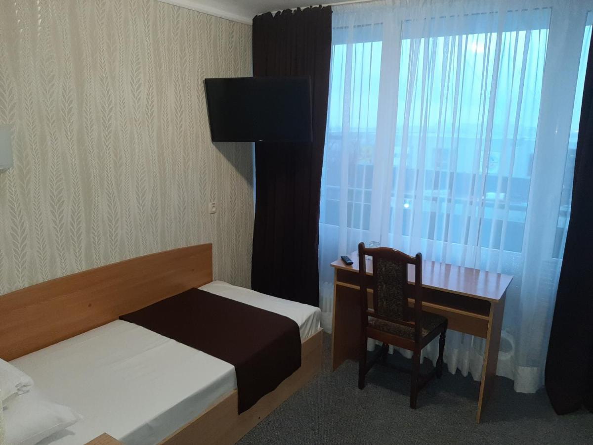 Tourist Hotel Charkiv Esterno foto