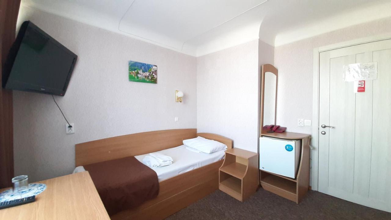 Tourist Hotel Charkiv Esterno foto