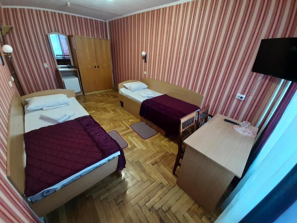 Tourist Hotel Charkiv Esterno foto