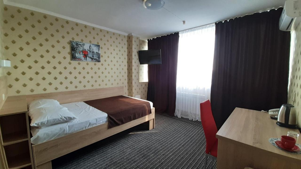 Tourist Hotel Charkiv Esterno foto